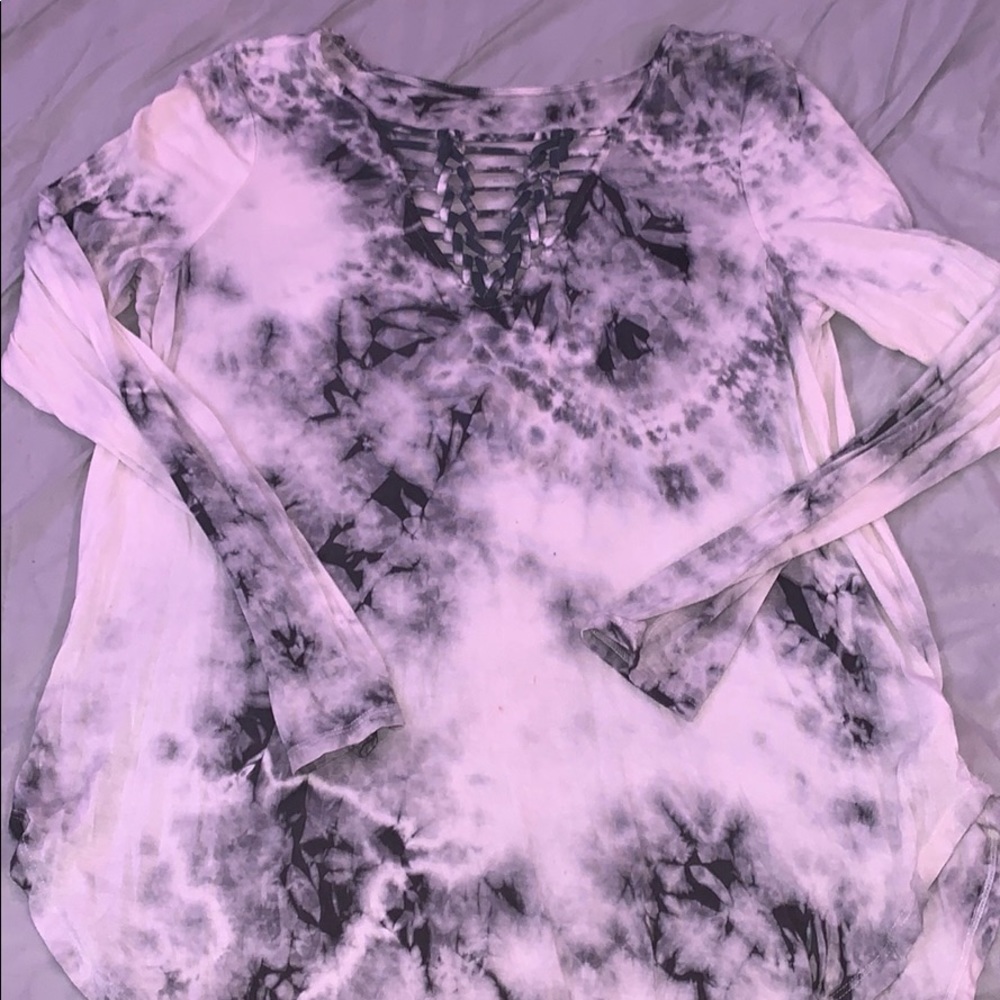 Long Sleeve w/ Neck Detail